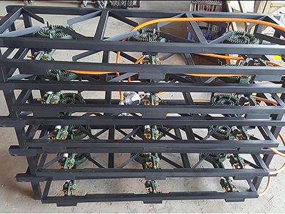 Utensílios de cozinha e lareira.